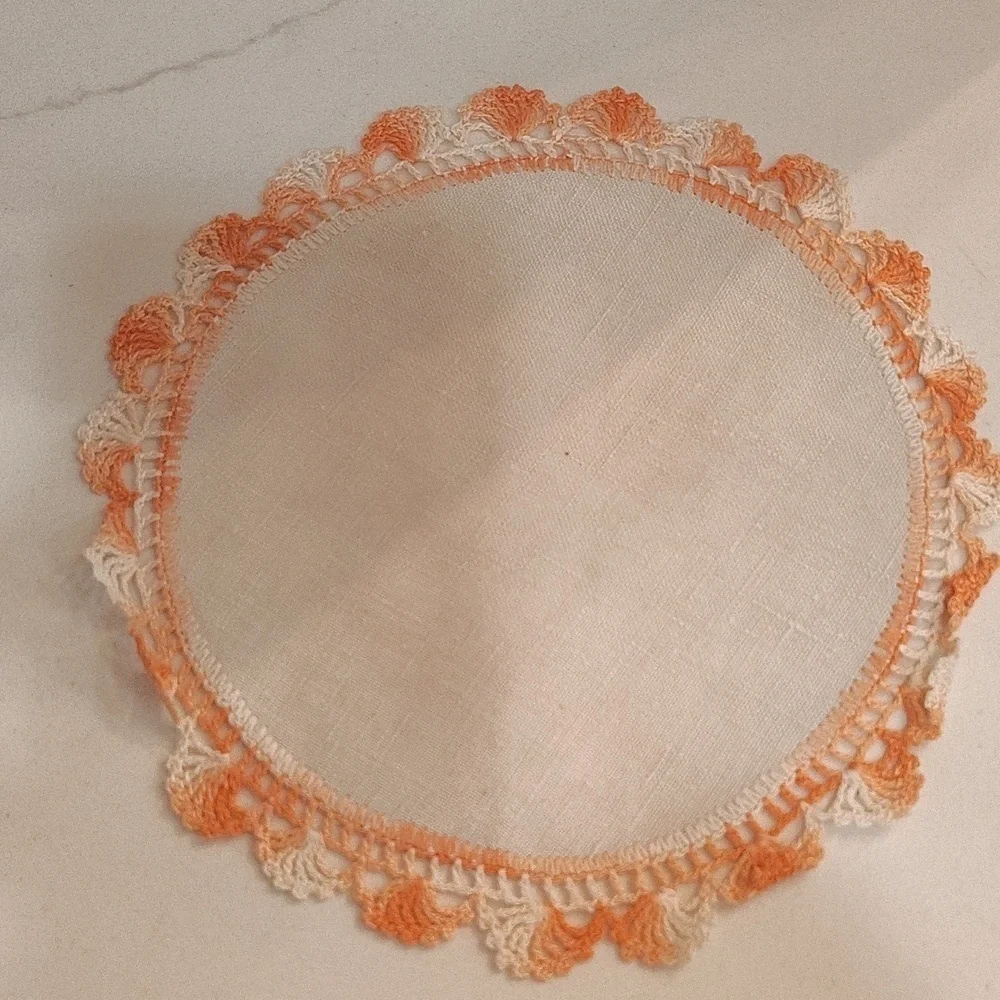 Vintage peach crochet doilies set of 3 great condition 8